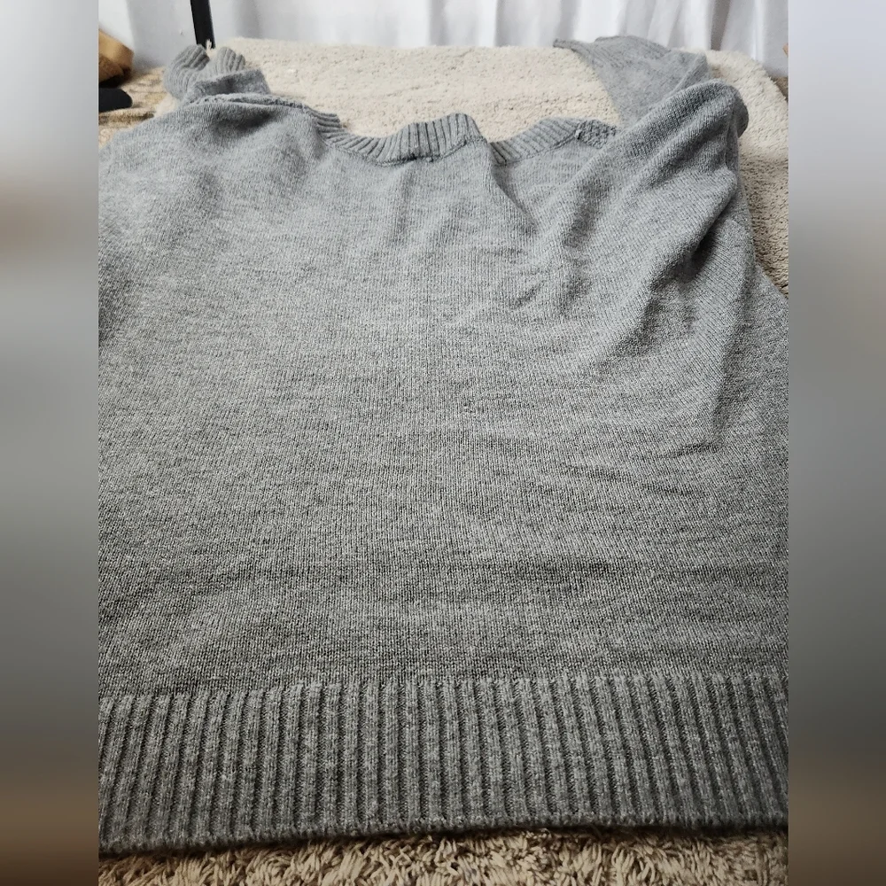 Gray V-Neck Long Sleeve Cable Knit Sweater - New York & Company - L